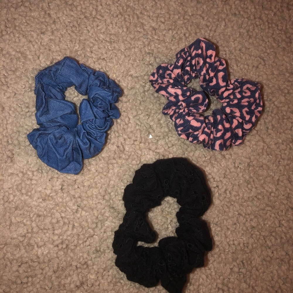 3 Scrunchies